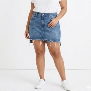 ​Madewell Y2K Style Denim Mini Skirt Raw Hem Distressed Size 31